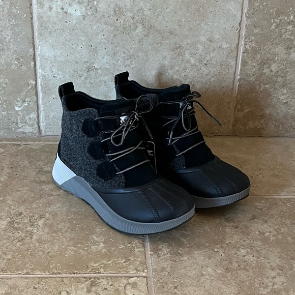 Sorel Out N About III Waterproof Boot - Picture 2 of 9